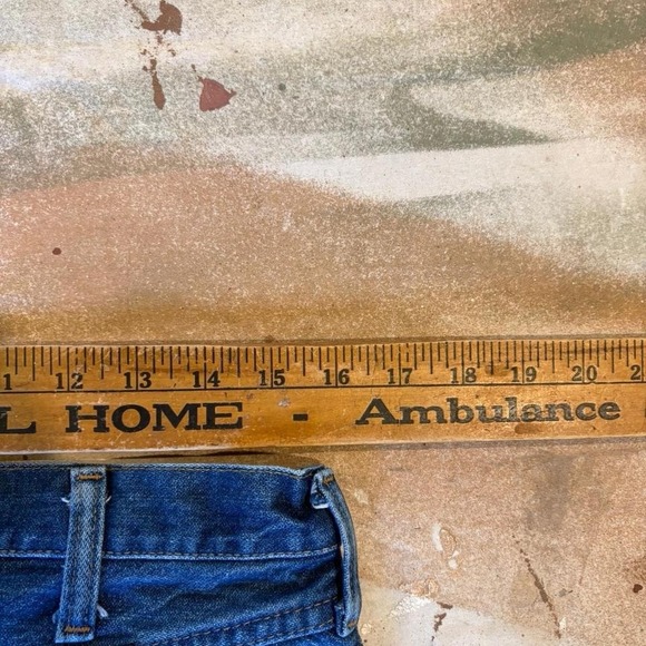 Vintage dark wash wrangler jeans Measure 32x28 - Picture 5 of 6